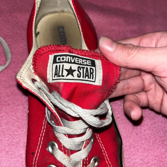 size 9 dirty red converse - Picture 3 of 3